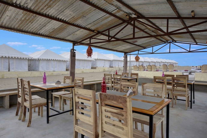 Imagen del bar/restaurante del Hotel Kanj Shekhana Desert Safari Camp. Foto 3