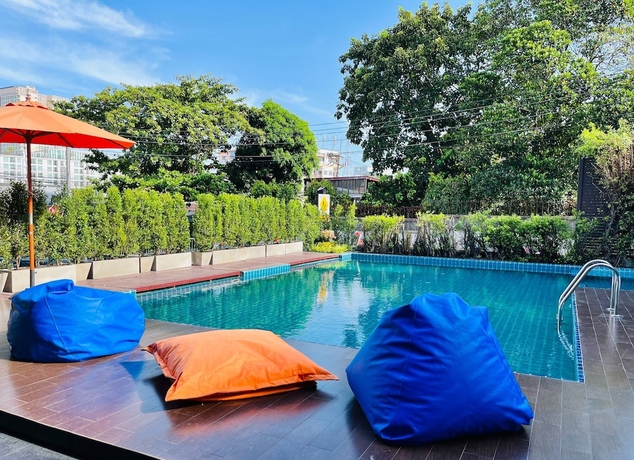 Imagen de la piscina del Hotel Kann Pattaya. Foto 11