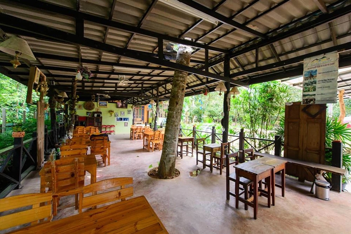 Imagen del bar/restaurante del Hotel Kanta Hill Resort. Foto 3