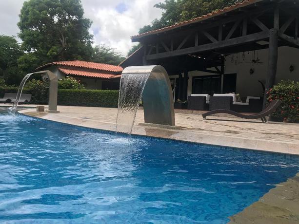 Imagen de la piscina del Hotel Kantawa Spa. Foto 20