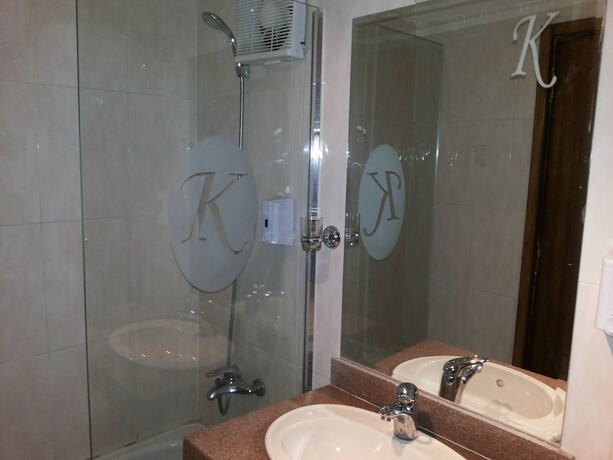 Imagen de la habitación del Hotel Kanzy. Foto 16