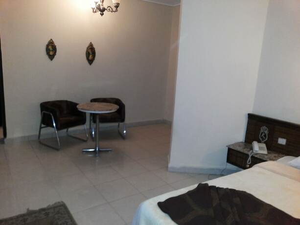 Imagen de la habitación del Hotel Kanzy. Foto 17