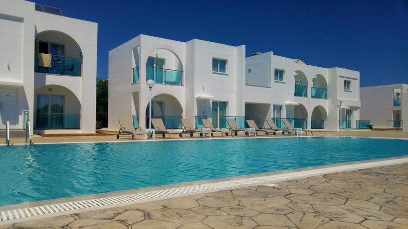 Imagen de la piscina del Hotel Kaos Apartments. Foto 8