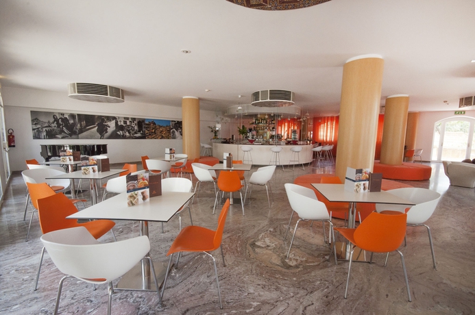Imagen del bar/restaurante del Hotel Kaos. Foto 4