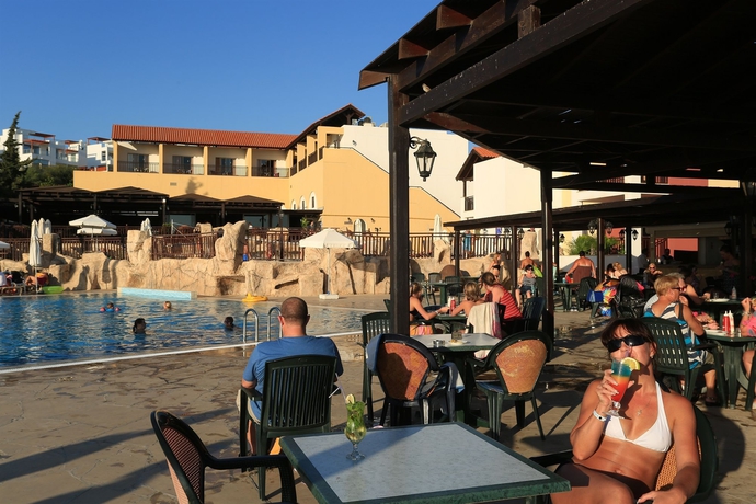 Imagen de los exteriores del Hotel Kapetanios Aqua Resort. Foto 6