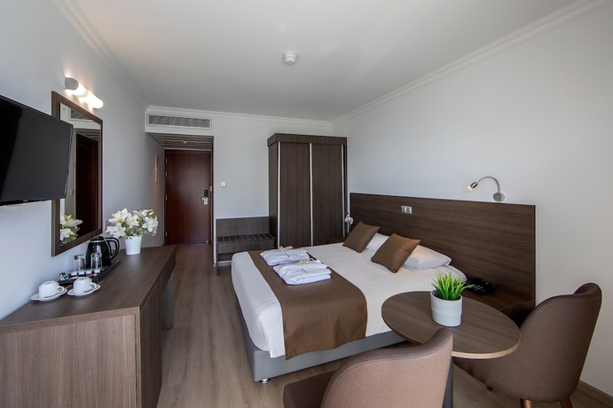 Imagen de la habitación del Hotel Kapetanios Limassol. Foto 3