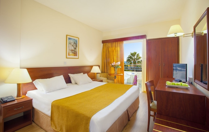 Imagen de la habitación del Hotel Kapetanios Limassol. Foto 4