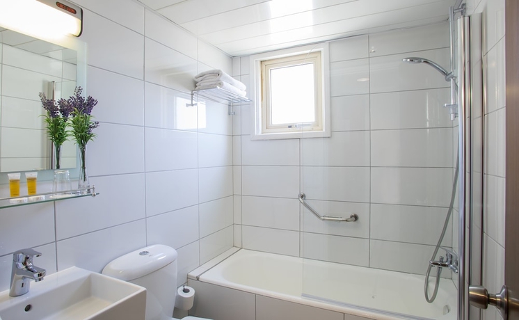 Imagen de la habitación del Hotel Kapetanios Limassol. Foto 6