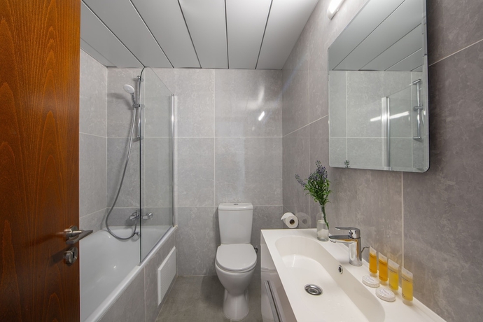 Imagen de la habitación del Hotel Kapetanios Limassol. Foto 8