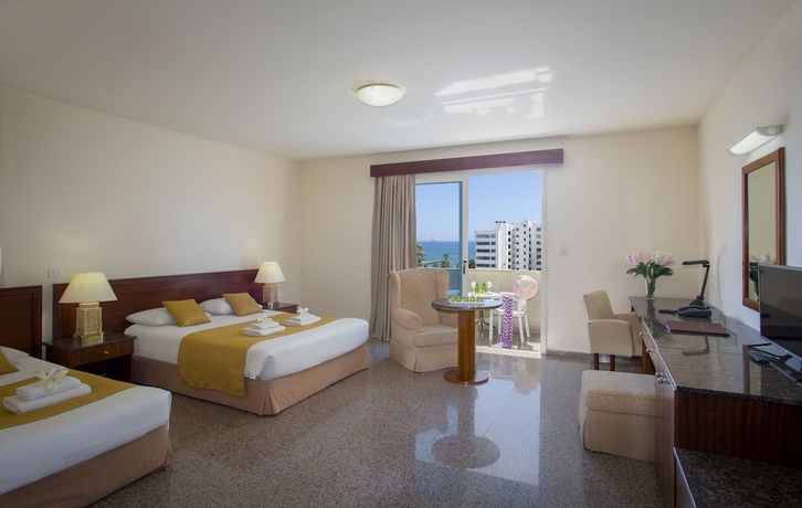 Imagen de la habitación del Hotel Kapetanios Limassol. Foto 12