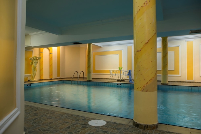 Imagen de la piscina del Hotel Kapetanios Limassol. Foto 19