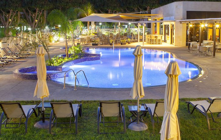 Imagen de la piscina del Hotel Kapetanios Odysseia. Foto 15