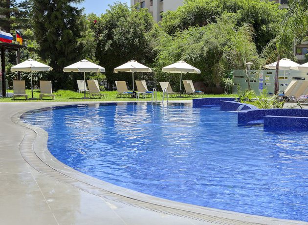 Imagen de la piscina del Hotel Kapetanios Odysseia. Foto 16