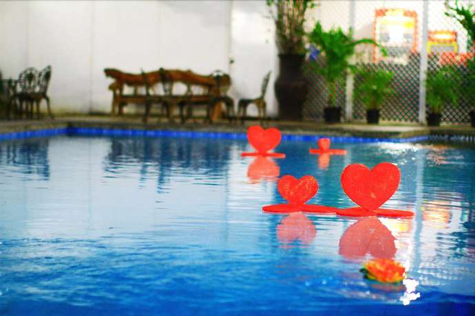 Imagen de la piscina del Hotel Kapis Mansions Hotel. Foto 16