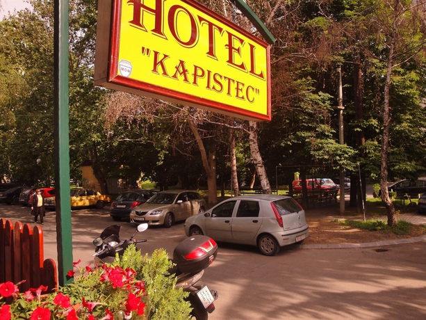 Imagen de los exteriores del Hotel Kapistec. Foto 8