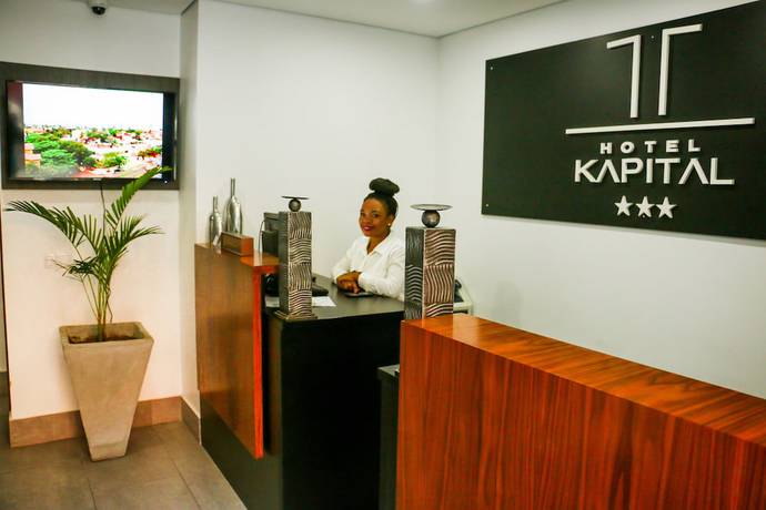 Imagen de los interiores del Hotel Kapital. Foto 16