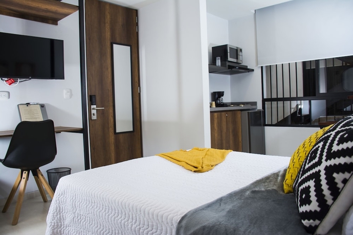Imagen de la habitación del Hotel Kapital Suites. Foto 4