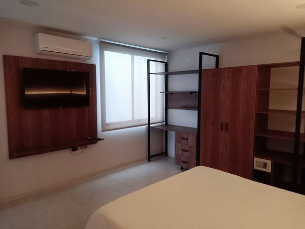 Imagen de la habitación del Hotel Kapital Suites. Foto 7