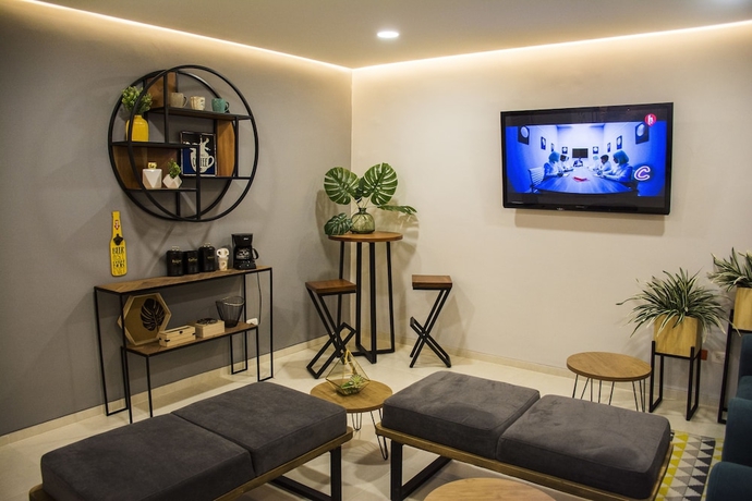 Imagen de los interiores del Hotel Kapital Suites. Foto 18