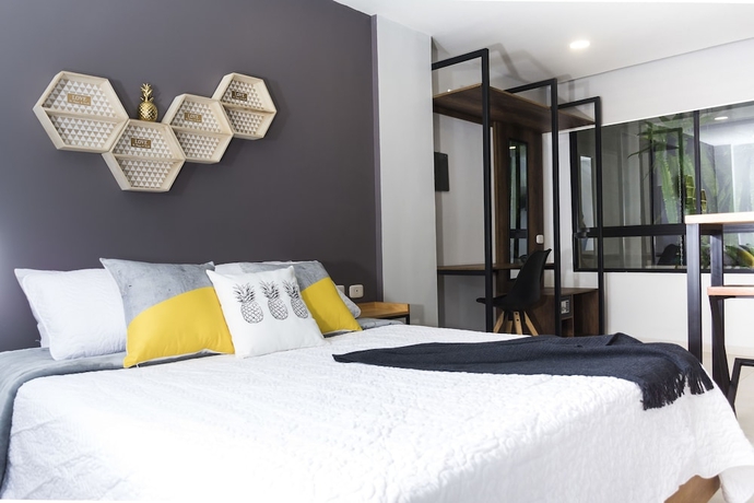Imagen de la habitación del Hotel Kapital Suites. Foto 12