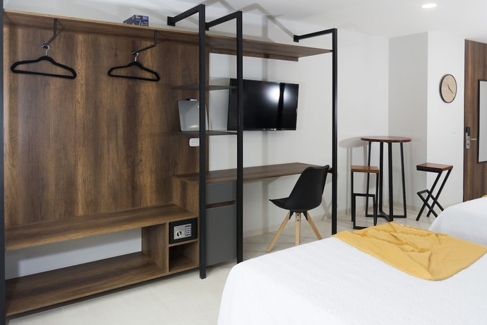 Imagen de la habitación del Hotel Kapital Suites. Foto 13