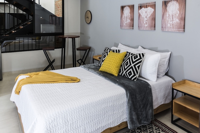Imagen de la habitación del Hotel Kapital Suites. Foto 15