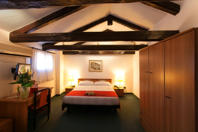 Imagen de la habitación del Hotel Kappa. Foto 8