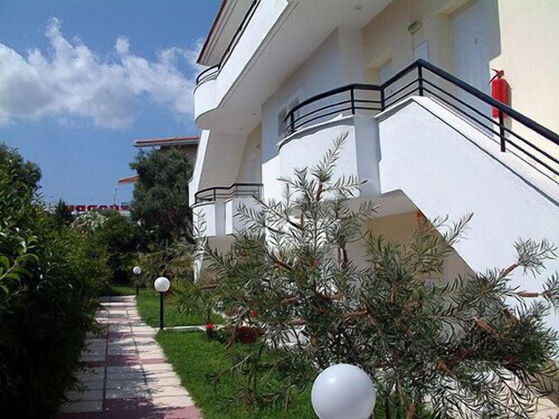 Imagen de los exteriores del Hotel Kapsohora Inn. Foto 17