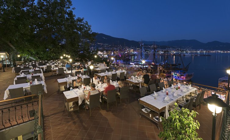 Imagen del bar/restaurante del Hotel Kaptan. Foto 3