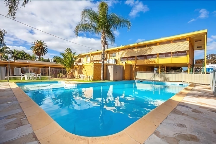 Imagen de la piscina del Hotel Kar Rama Motor Inn. Foto 19