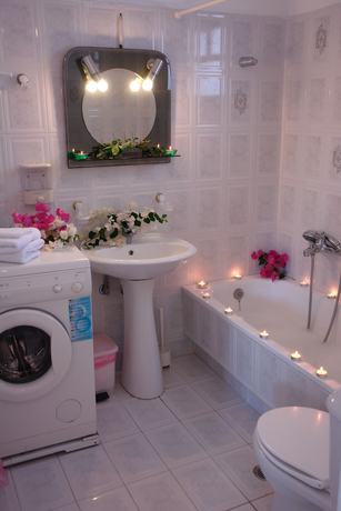 Imagen de la habitación del Hotel Karabo. Foto 12