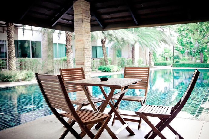 Imagen de los exteriores del Hotel Karabuning Resort and Residence. Foto 12