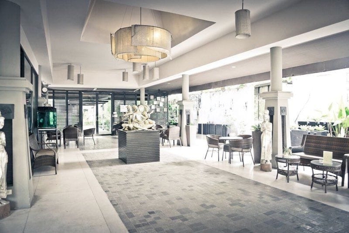 Imagen de los interiores del Hotel Karabuning Resort and Residence. Foto 16