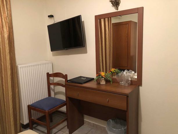 Imagen de la habitación del Hotel Karagianni. Foto 8