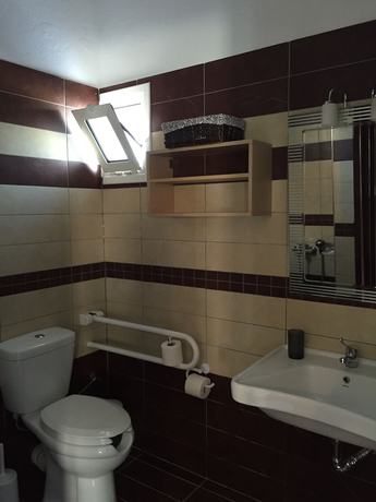 Imagen de la habitación del Hotel Karagianni. Foto 10