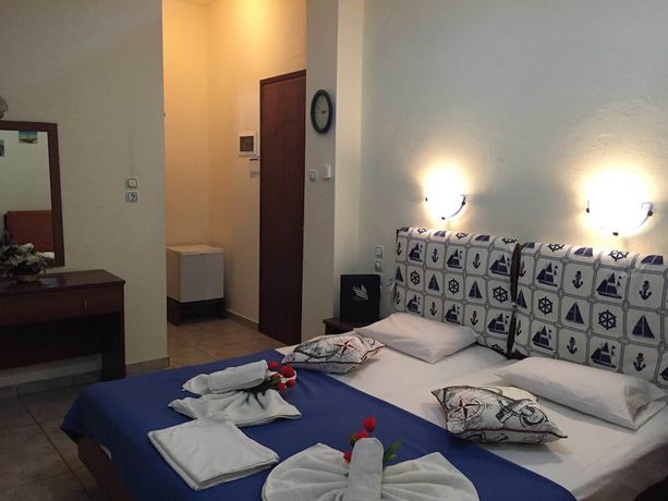 Imagen de la habitación del Hotel Karagianni. Foto 13