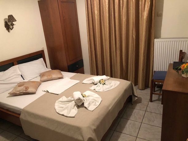 Imagen de la habitación del Hotel Karagianni. Foto 15