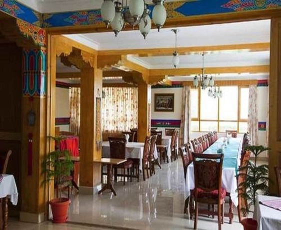 Imagen del bar/restaurante del Hotel Karakoram. Foto 17