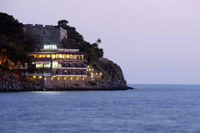 Imagen de los exteriores del Hotel Karalis Beach. Foto 12