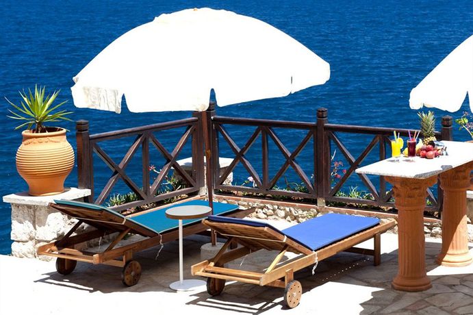 Imagen de los exteriores del Hotel Karalis Beach. Foto 15