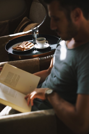 Imagen de los interiores del Hotel Karalis City. Foto 19