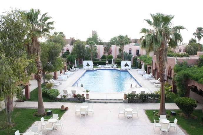 Imagen de la piscina del Hotel Karam Palace. Foto 7