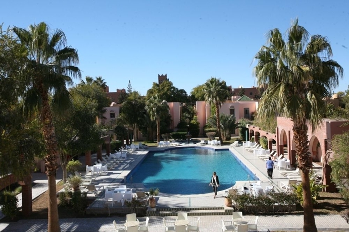 Imagen de la piscina del Hotel Karam Palace. Foto 8