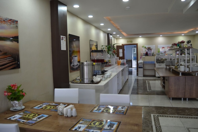 Imagen del bar/restaurante del Hotel Karaman Kent Otel. Foto 4