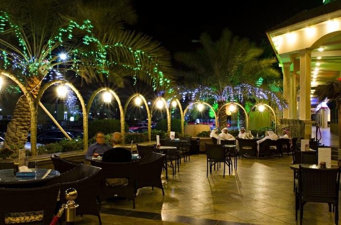 Imagen del bar/restaurante del Hotel Karan. Foto 6