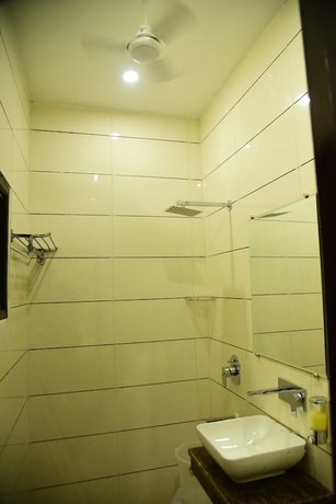Imagen de la habitación del Hotel Karan Residency. Foto 3