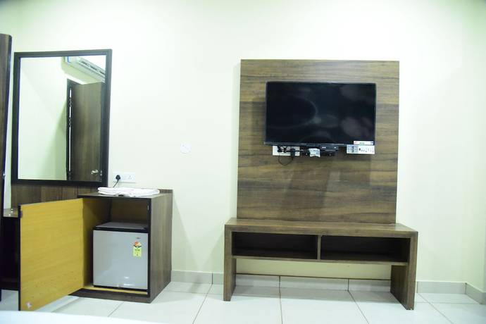 Imagen de la habitación del Hotel Karan Residency. Foto 9
