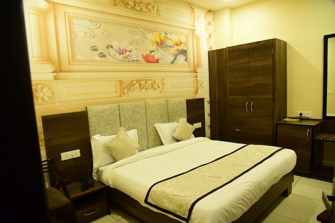 Imagen de la habitación del Hotel Karan Residency. Foto 11