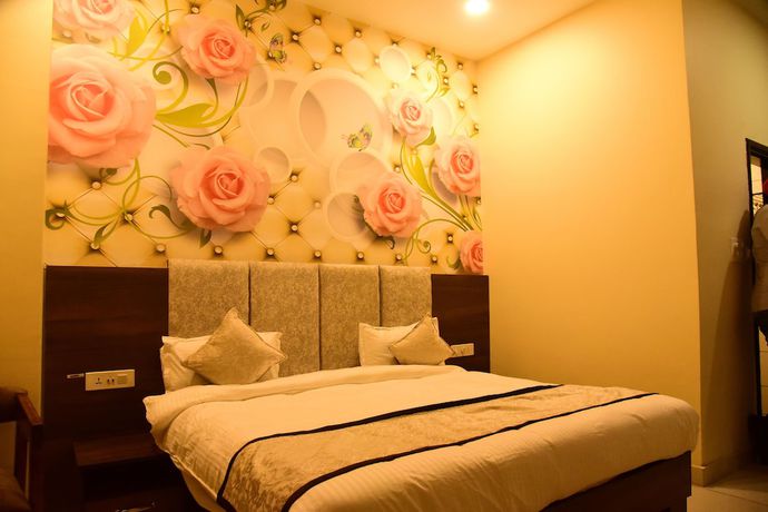 Imagen de la habitación del Hotel Karan Residency. Foto 13