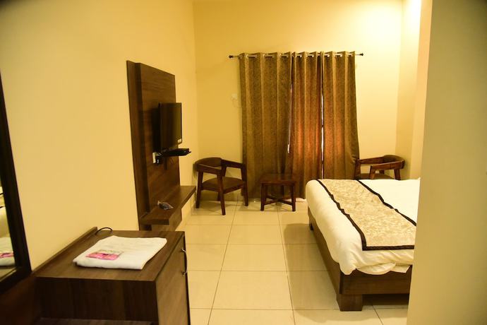 Imagen de la habitación del Hotel Karan Residency. Foto 14